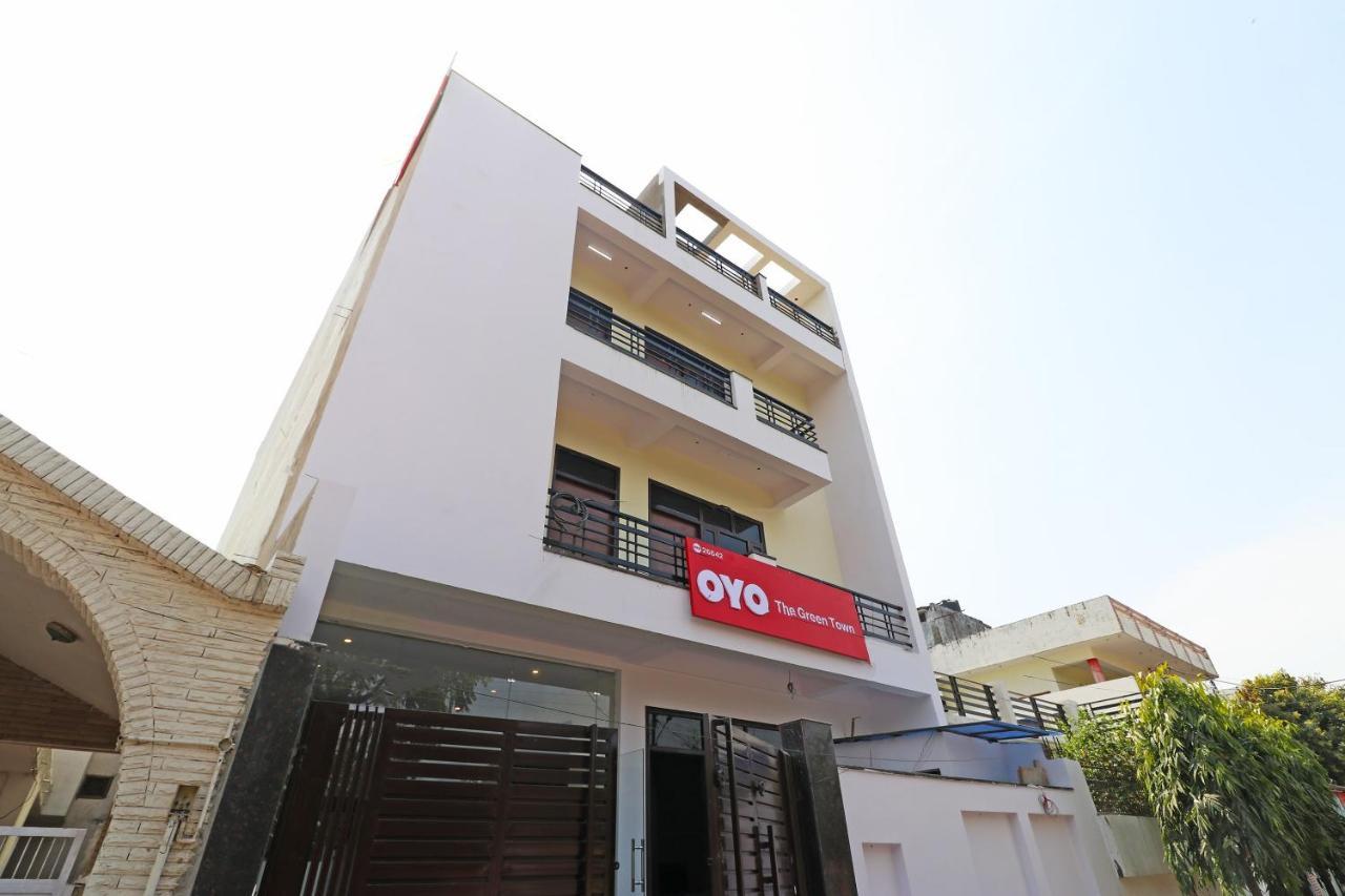 Capital O Hotel Royal Inn Near Gomti Riverfront Park ラクナウ エクステリア 写真